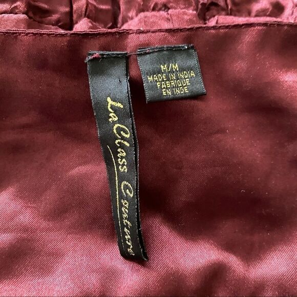 Burgundy light weight pleated skirt with Sequins​​​​​ - Picture 9 of 10